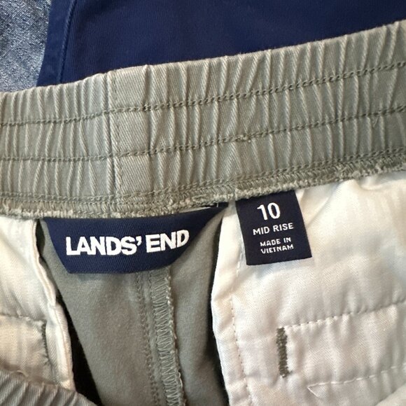 Lands' End Pull On Bermuda Shorts Women's size 10 Lot of 3 - Picture 3 of 7